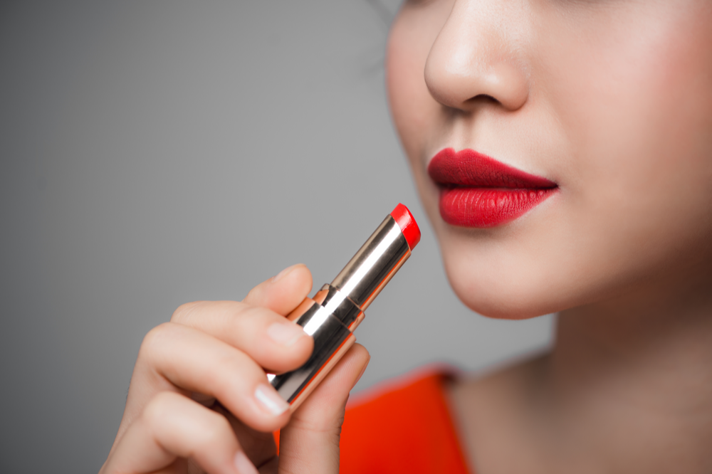 How to Choose Between Gloss vs. Matte Lipstick
